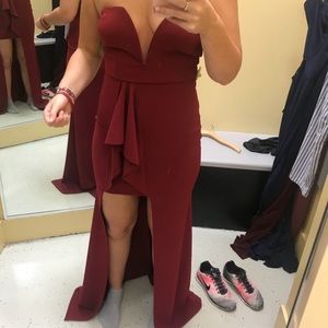NWT 🏷👗Windsor Gown (Maroon)